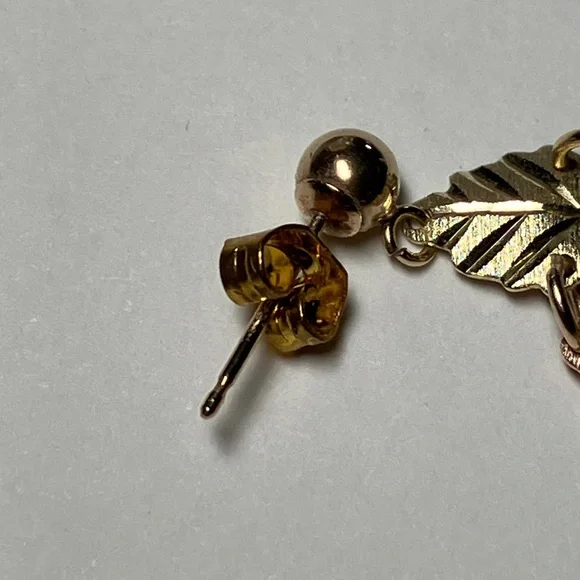 Earrings Vintage Beautiful Black Hills Cascading Leaf  Earrings 12/14 K Gold - Picture 6 of 9